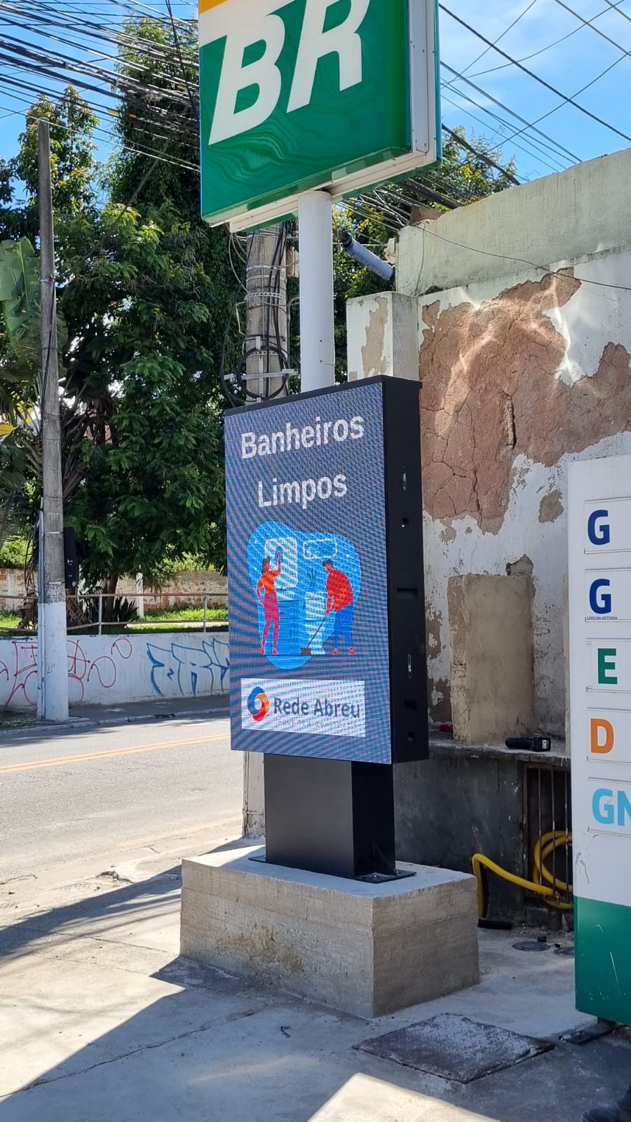 Machine publicitaire LED double face pour l'extérieur au Brésil