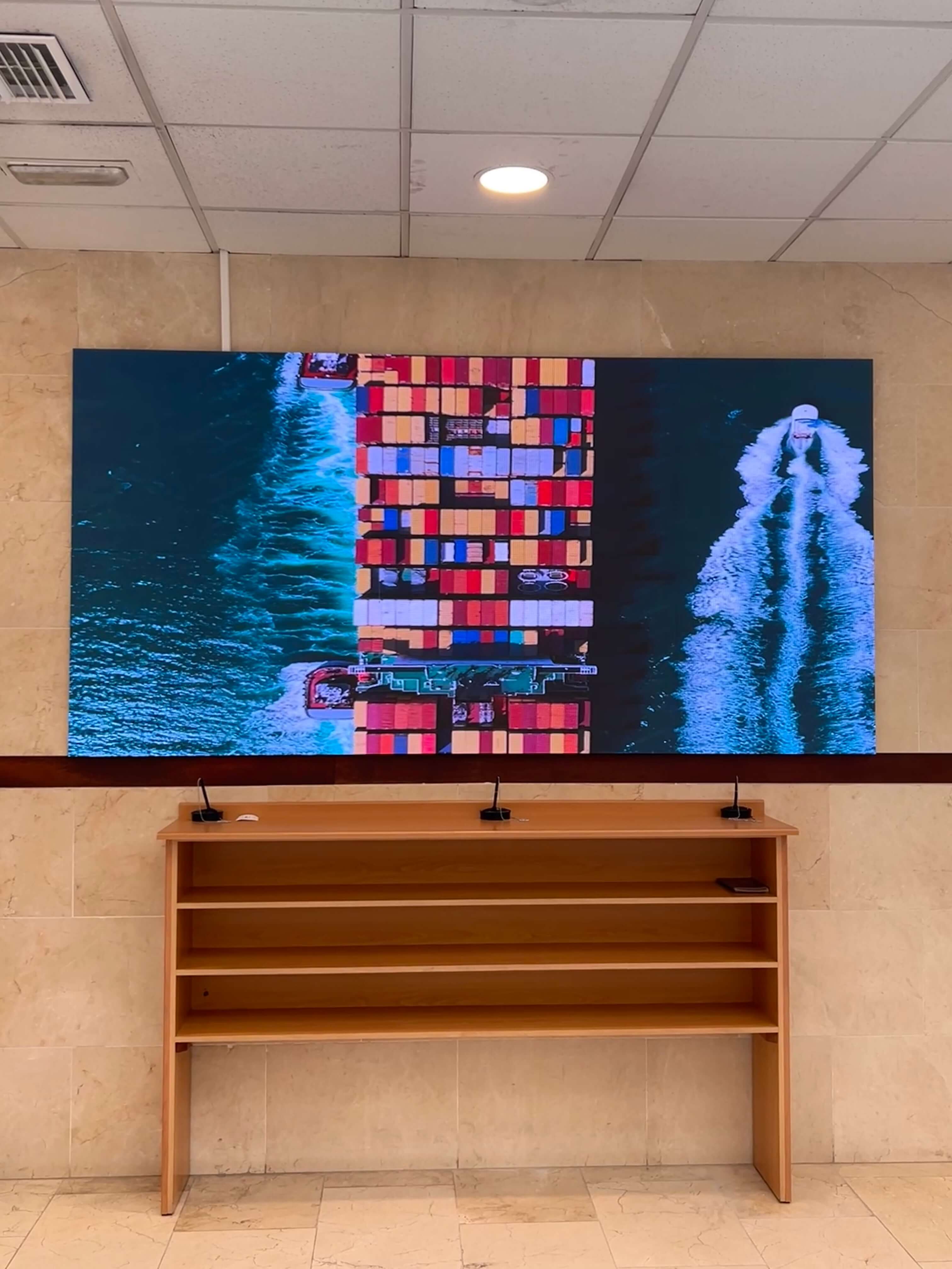 Una pantalla LED P1.8 española renueva el ayuntamiento