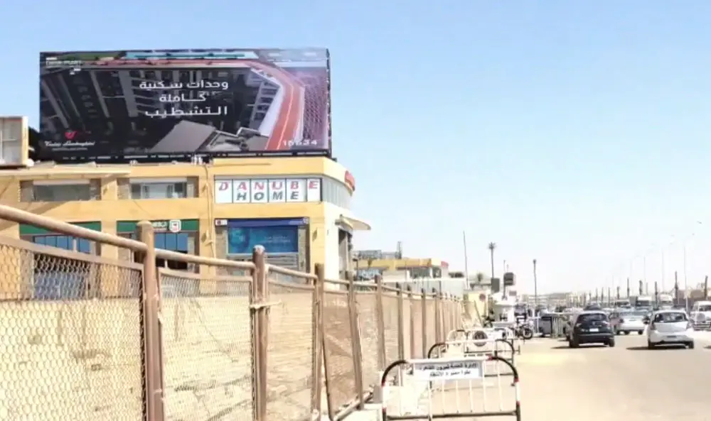 埃及在屋顶安装DOOH广告牌