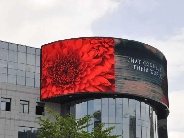 What is an outdoor LED screen? What are its characteristics?